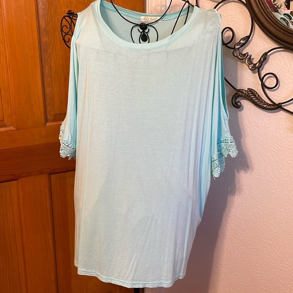 Tops - ☀️☀️☀️3 for 12$ ☀️☀️☀️Cold Shoulder Pull Over Top